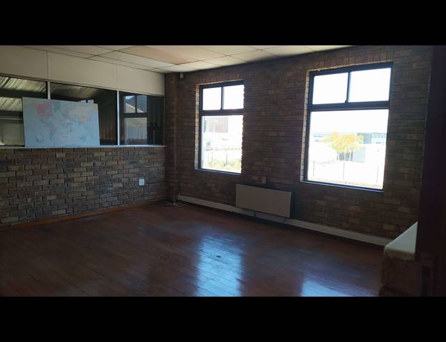 390M² WAREHOUSE TO LET IN EPPING INDUSTRIAL
